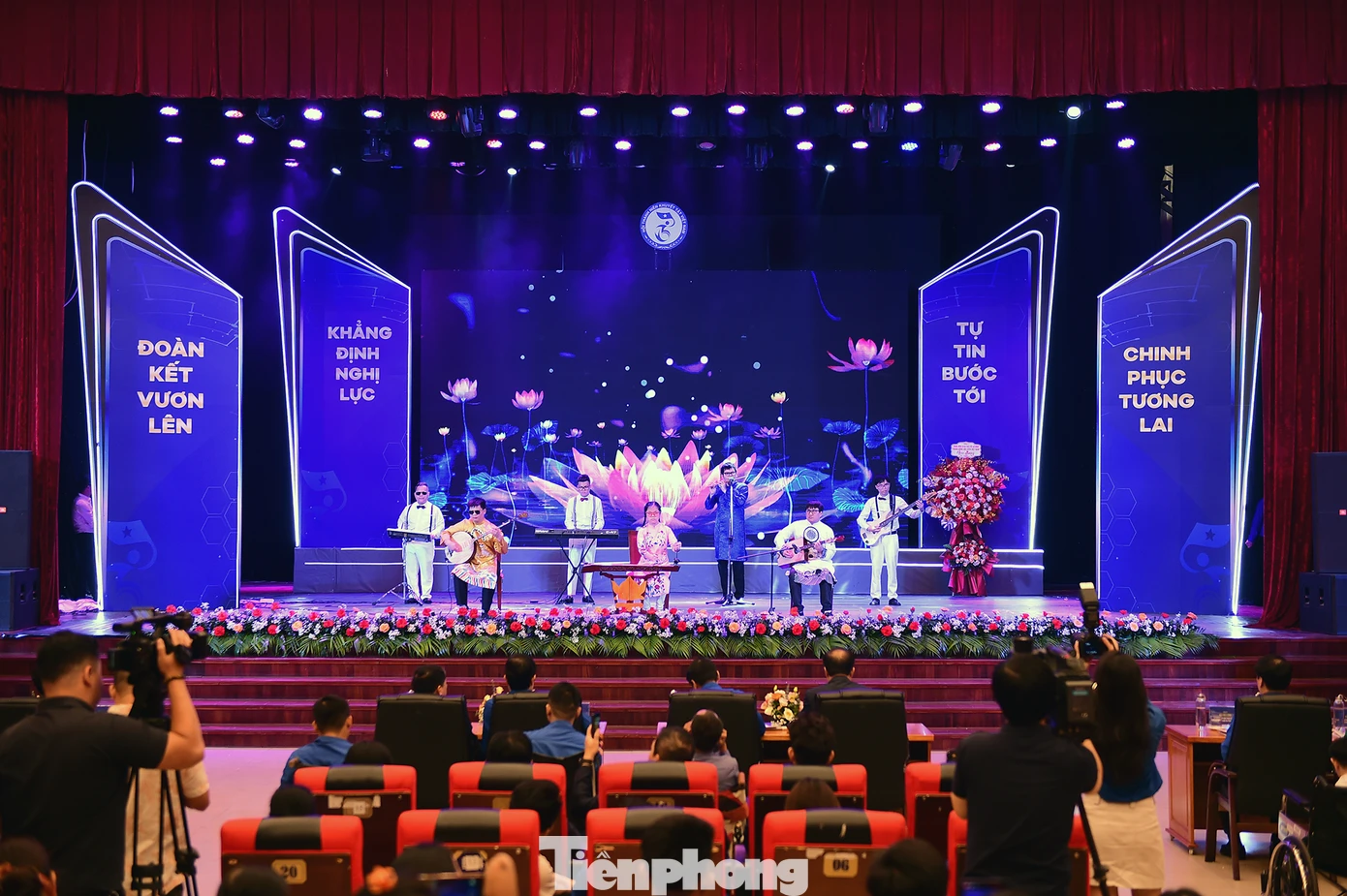 Tiết mục văn nghệ đặc biệt trong chương trình Đại hội. Ảnh: Xuân Tùng