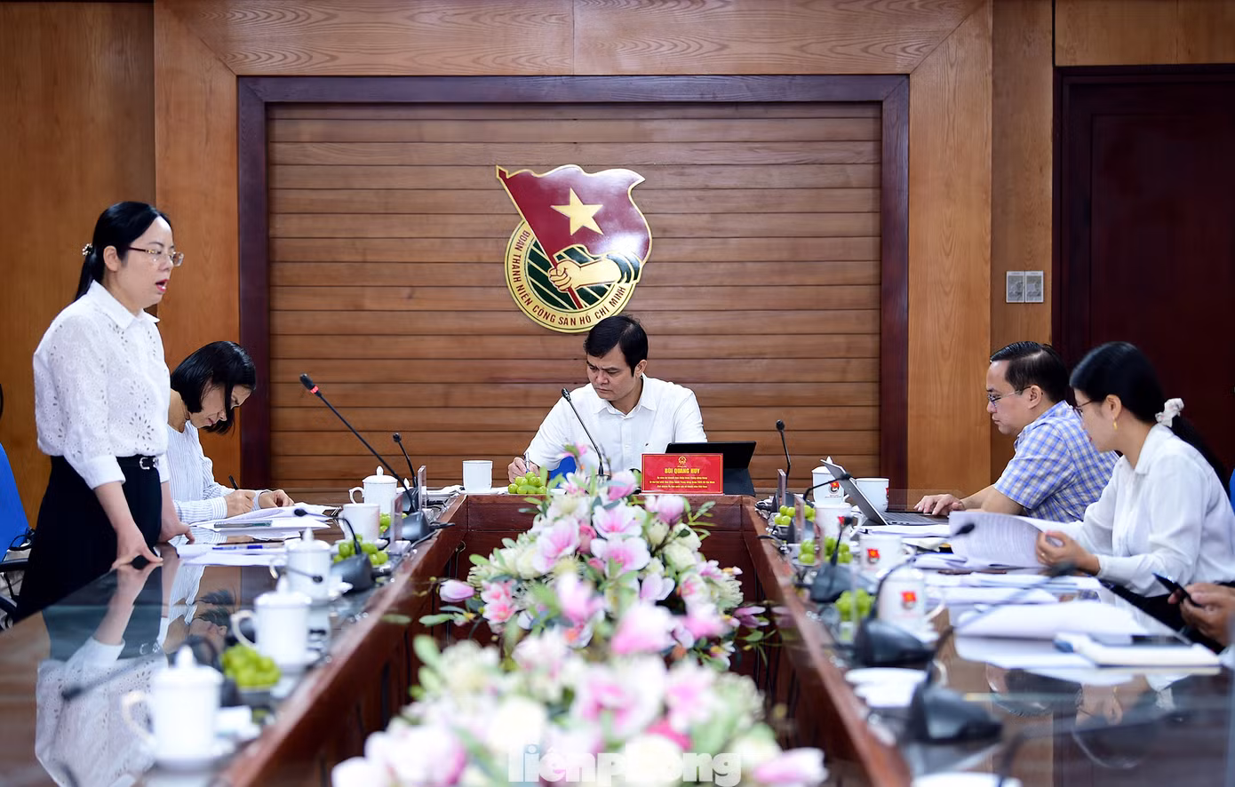 Đoàn công tác UBQG về Thanh niên Việt Nam tại buổi làm việc. Ảnh: Xuân Tùng
