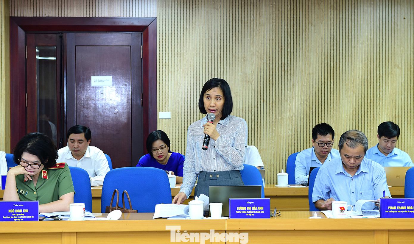 Các đại biểu trao đổi, tham góp ý kiến tại tọa đàm. Ảnh: Xuân Tùng Các đại biểu trao đổi, tham góp ý kiến tại tọa đàm. Ảnh: Xuân Tùng