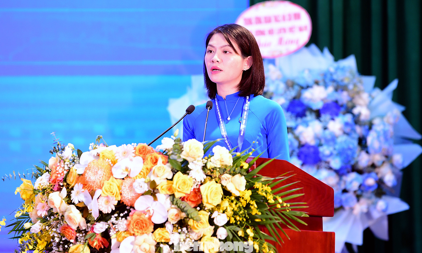 Chị Phạm Thị Thu Hiền - Phó Bí thư phụ trách Tỉnh Đoàn, Chủ tịch Hội LHTN Việt Nam tỉnh Thái Nguyên khóa VII, phát biểu phiên khai mạc Đại hội. Ảnh: Xuân Tùng