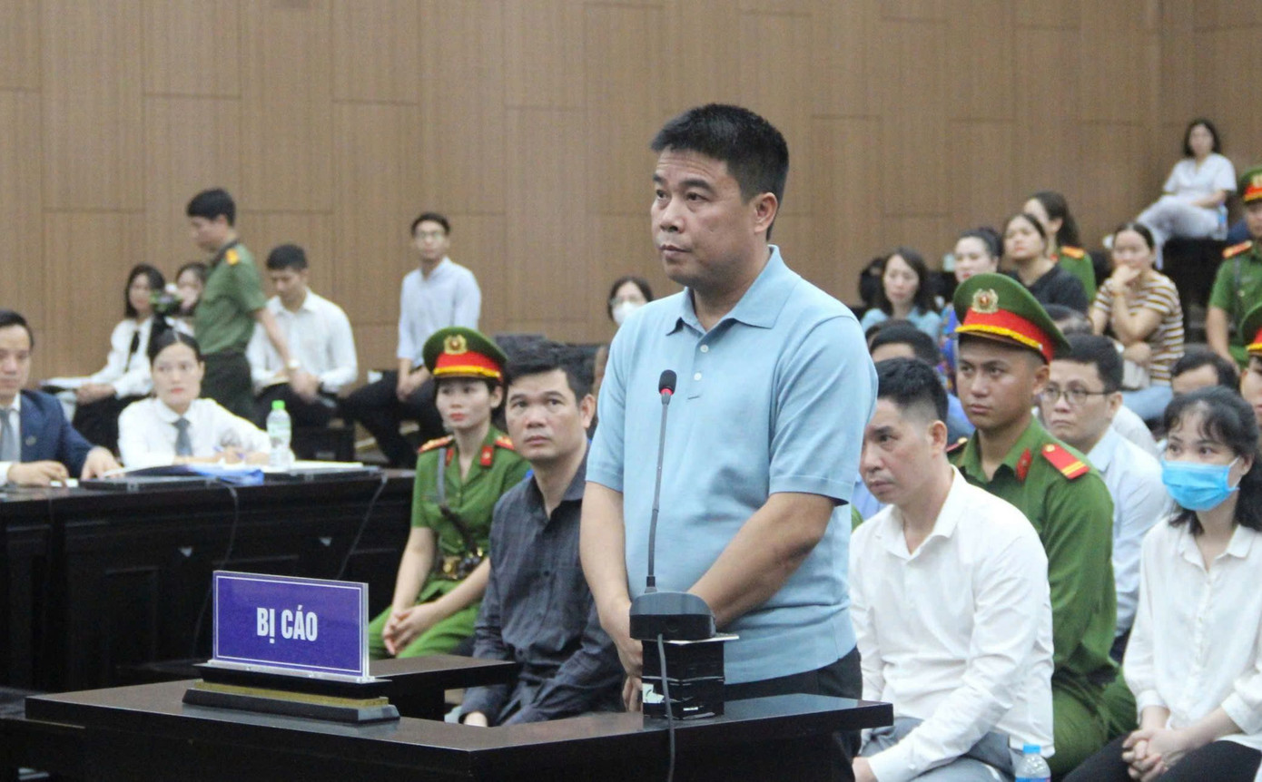 Bị cáo Nguyễn Văn Hậu bị đề nghị tổng cộng 30 năm tù cho 3 tội danh. Bị cáo Nguyễn Văn Hậu bị đề nghị tổng cộng 30 năm tù cho 3 tội danh.