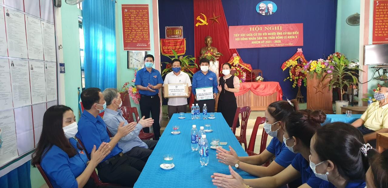 Tỉnh Đoàn Quảng Bình thăm và tặng quà động viên các đoàn viên, thanh niên tình nguyện phục vụ công tác bầu cử