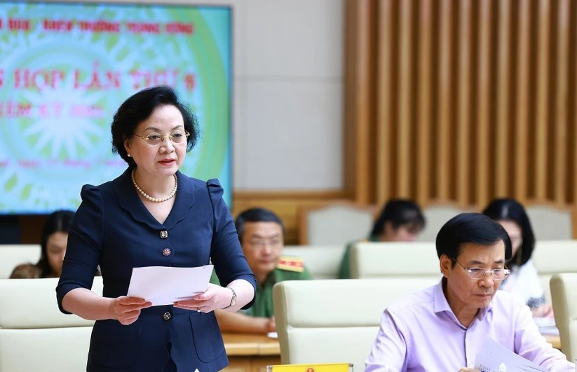 Bộ trưởng Bộ Nội vụ Phạm Thị Thanh Trà báo cáo tại phiên họp. (Ảnh: Dương Giang)