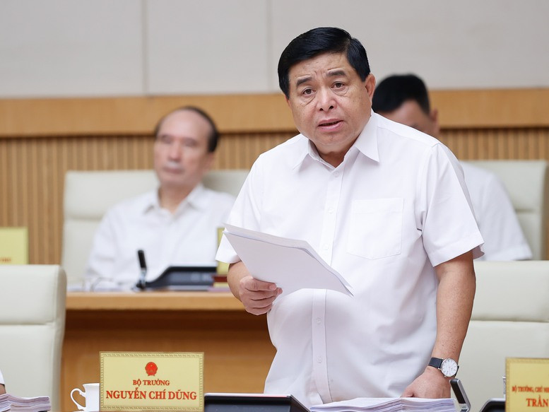 Bộ trưởng Bộ Kế hoạch và Đầu tư Nguyễn Chí Dũng nêu 2 kịch bản tăng trưởng 6 tháng cuối năm. Ảnh: Nhật Bắc