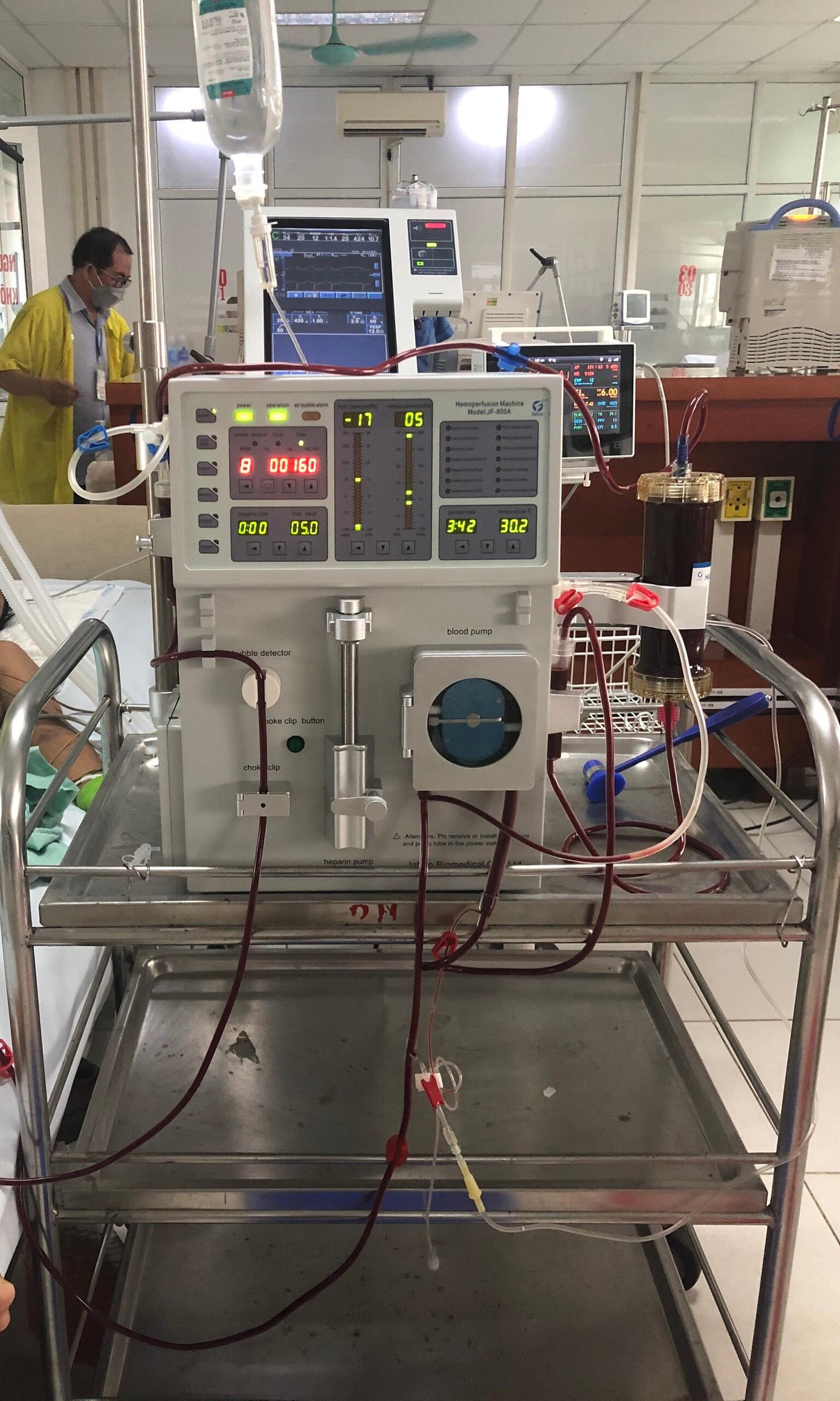 Việt Nam còn chưa đẩy mạnh lọc máu hấp phụ trong điều trị bệnh nhân COVID-19