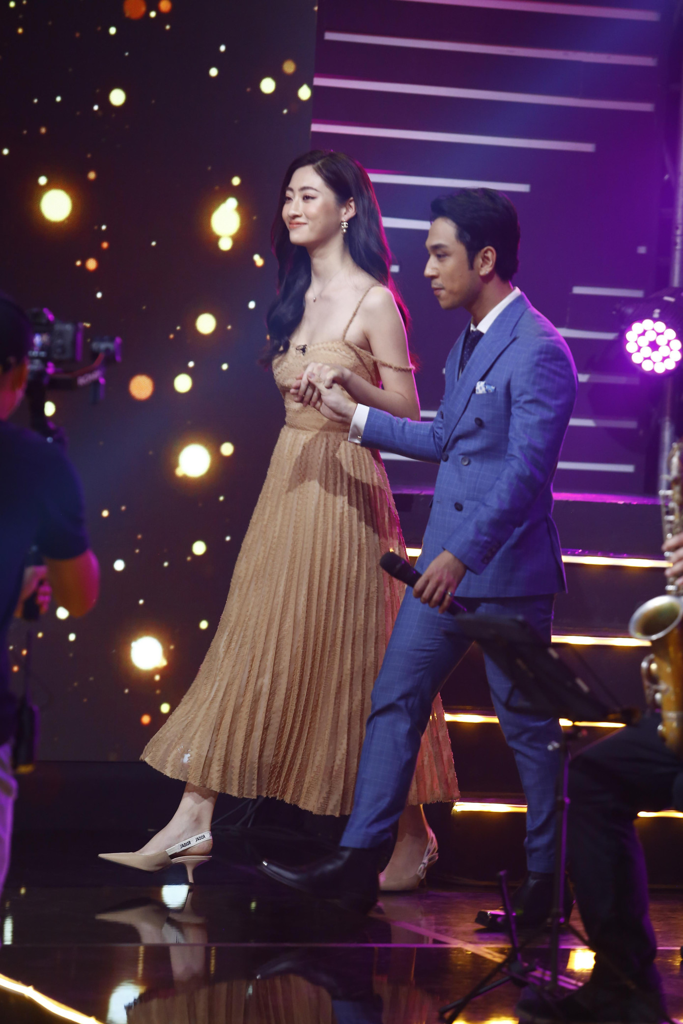 Lương Thuỳ Linh và ca sĩ khách mời