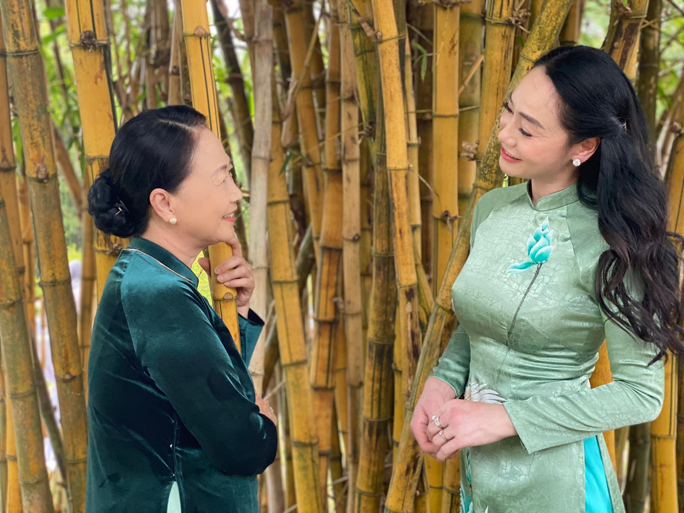 Ảnh hậu trường của mẹ chồng-nàng dâu không hợp nhau trên phim