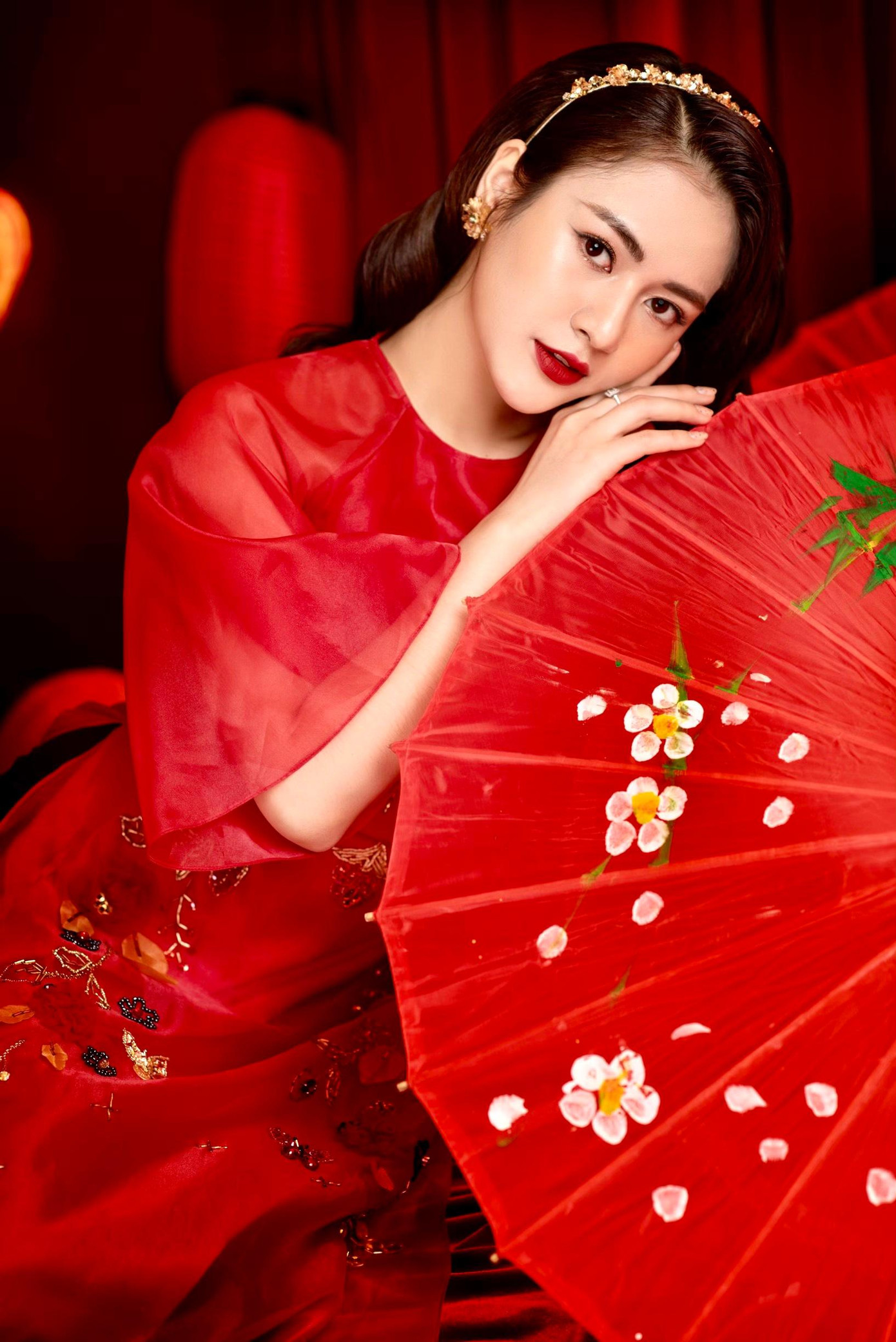 Nữ diễn viên trẻ kịp thể hiện cả ở sân khấu lẫn truyền hình Nữ diễn viên trẻ kịp thể hiện cả ở sân khấu lẫn truyền hình