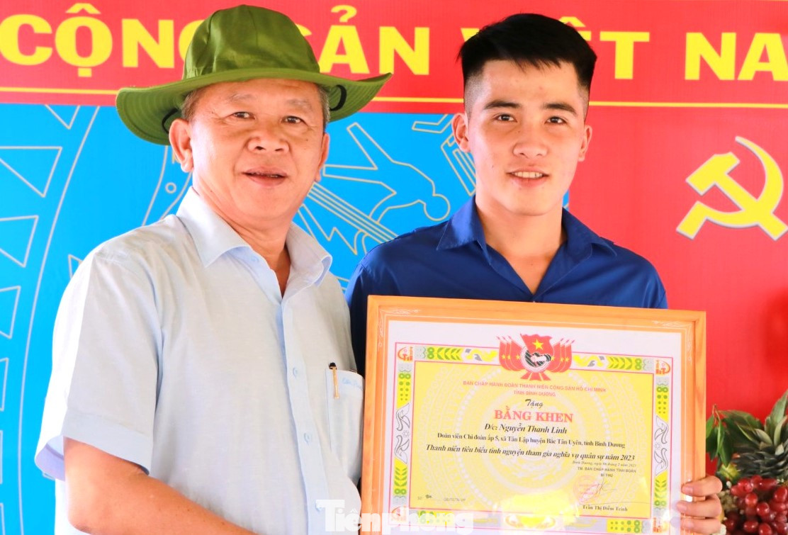 Tỉnh Đoàn Bình Dương tặng bằng khen cho Nguyễn Thanh Linh