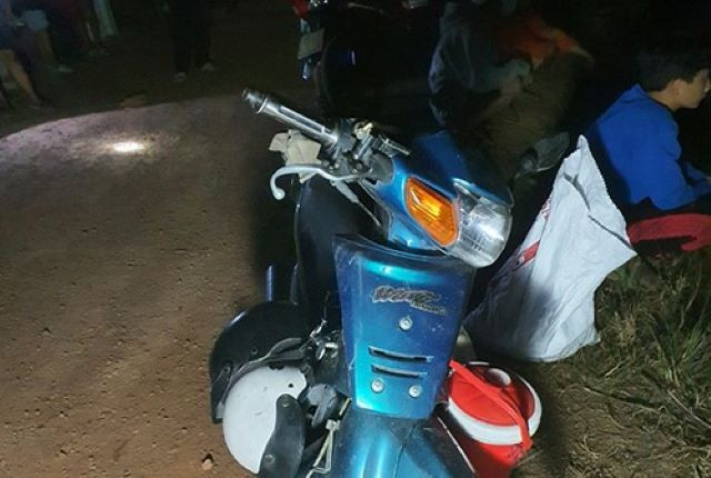 Chiếc xe máy của nạn nhân tại hiện trường