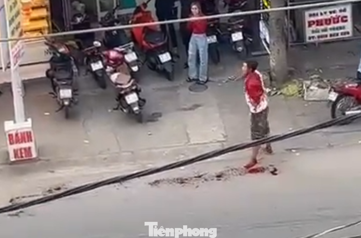 Một nạn nhân bị chém trọng thương