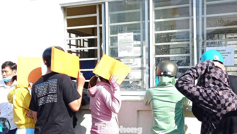 Ngày 13/2, Liên đoàn Lao động Bình Dương cho biết, hiện tỉnh có khoảng 100 doanh nghiệp có nhu cầu tuyển dụng lao động để đáp ứng đơn hàng và đảm bảo kế hoạch phát triển năm 2023. Các doanh nghiệp cần lao động đã dựng bảng thông báo trước cổng công ty, liên hệ trung tâm giới thiệu việc làm và các ban, ngành liên quan để được hỗ trợ.