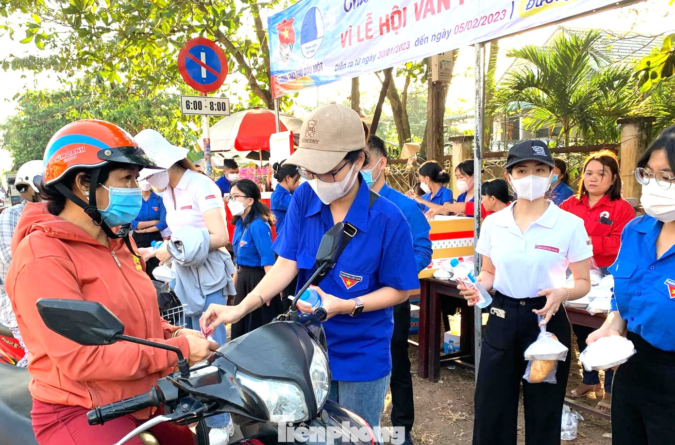 Để tạo dựng hình ảnh về một vùng đất thân thiện, hiếu khách, nhân ái, nghĩa tình và ứng xử văn minh, lịch sự, những năm qua, chính quyền, các ban, ngành, đoàn thể địa phương và Ban trị sự Miếu Bà Thiên Hậu cùng người dân Bình Dương thực hiện nhiều hoạt động thiện nguyện ý nghĩa.