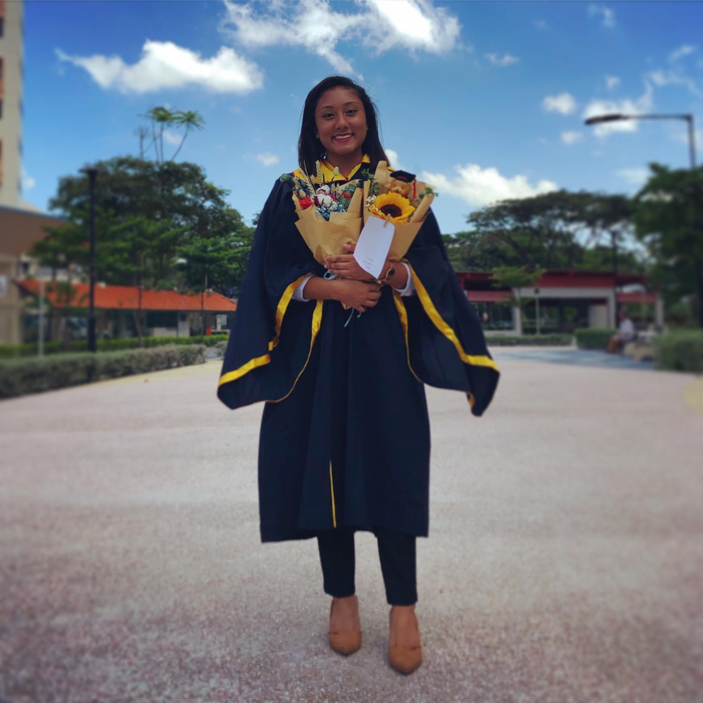 Cô gái trẻ gia nhập công ty ngay sau kỳ thực tập Cô gái trẻ gia nhập công ty ngay sau kỳ thực tập