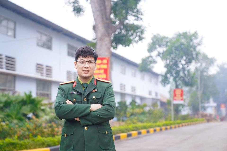 Đại úy Trần Minh Tuyên, Phó Bí thư Đoàn cơ sở Nhà máy Z183 (Tổng cục Công nghiệp quốc phòng) cho rằng, ĐVTN công tác tại các nhà máy hiện nay còn yếu về khả năng hội nhập, hạn chế trong việc tiếp cận và áp dụng khoa học công nghệ tiên tiến vào hoạt động sản xuất của đơn vị. Trong khi, đây là lực lượng dễ tiếp cận với khoa học công nghệ hiện đại. Tuy nhiên, để thực hiện được việc đó, cần sự giúp đỡ, tạo điều kiện của cấp ủy, chỉ huy các cấp thông qua nhiều hoạt động giao lưu, tham quan, học hỏi, tiếp cận công nghệ mới. Đại úy Trần Minh Tuyên, Phó Bí thư Đoàn cơ sở Nhà máy Z183 (Tổng cục Công nghiệp quốc phòng) cho rằng, ĐVTN công tác tại các nhà máy hiện nay còn yếu về khả năng hội nhập, hạn chế trong việc tiếp cận và áp dụng khoa học công nghệ tiên tiến vào hoạt động sản xuất của đơn vị. Trong khi, đây là lực lượng dễ tiếp cận với khoa học công nghệ hiện đại. Tuy nhiên, để thực hiện được việc đó, cần sự giúp đỡ, tạo điều kiện của cấp ủy, chỉ huy các cấp thông qua nhiều hoạt động giao lưu, tham quan, học hỏi, tiếp cận công nghệ mới.