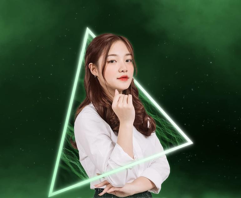 Khuất Vũ Ngọc Linh sinh năm 2001, hiện là sinh viên lớp Anh 2 Chương trình tiên tiến Kinh tế khóa 58, Viện Kinh tế và Kinh doanh quốc tế, trường Đại học Ngoại thương. Khuất Vũ Ngọc Linh sinh năm 2001, hiện là sinh viên lớp Anh 2 Chương trình tiên tiến Kinh tế khóa 58, Viện Kinh tế và Kinh doanh quốc tế, trường Đại học Ngoại thương.