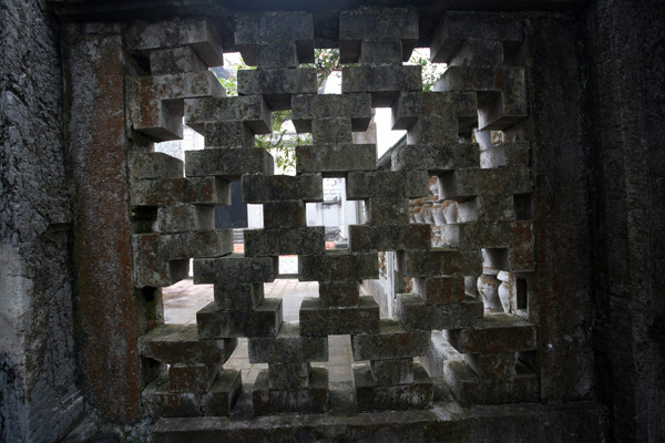 Những chiếc cửa sổ đá