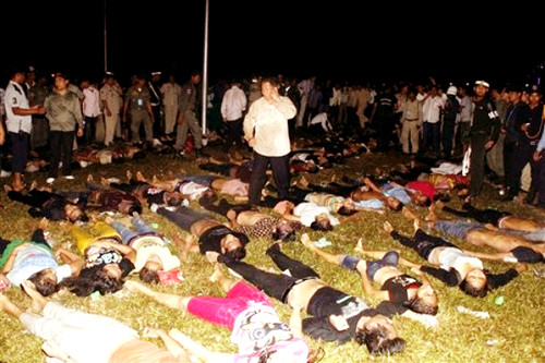 Không khí tang tóc bao trùm khi xác các nạn nhân được tập trung lại
