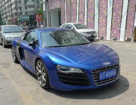 Những siêu xe màu 'cực độc' khiến dân sành mê mẩn ảnh 7 Siêu xe Audi R8 V10 màu xanh dương quý phái
