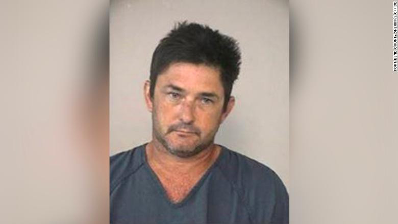 Ông Samuel Cartwright bị cáo buộc liên quan vụ 7 con chó Pitbull cắn chết người. Ảnh: CNN. Ông Samuel Cartwright bị cáo buộc liên quan vụ 7 con chó Pitbull cắn chết người. Ảnh: CNN.