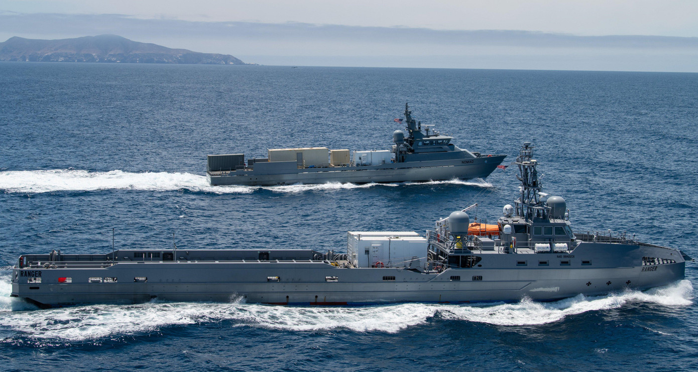 Hai tàu không người lái Ranger và Nomad ở Thái Bình Dương hôm 3/7/2021. Ảnh: Hải quân Mỹ.