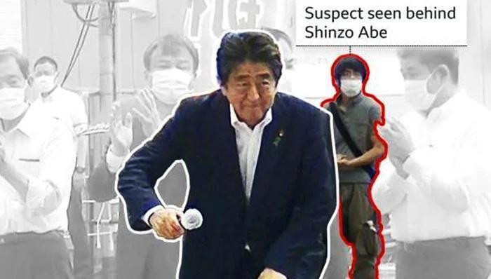 Theo hình ảnh trong video, tay súng được nhìn thấy ở phía sau cựu Thủ tướng Nhật Bản Abe Shinzo. Ảnh: ATN News. Theo hình ảnh trong video, tay súng được nhìn thấy ở phía sau cựu Thủ tướng Nhật Bản Abe Shinzo. Ảnh: ATN News.