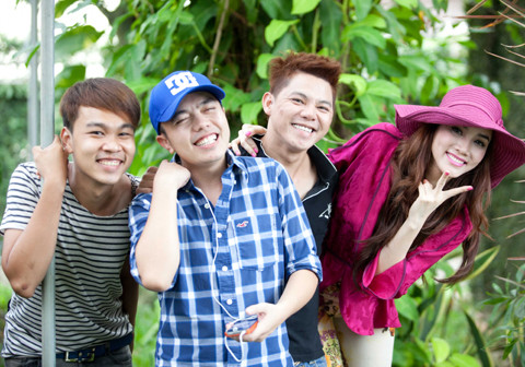 Cô cùng ê-kíp của mình đã có một buổi làm việc hết sức vui vẻ