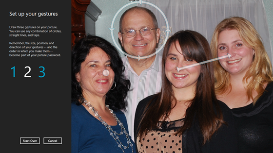 Với hình ảnh của chính chủ nhân thiết bị lựa chọn, họ phải thiết lập các thao tác trên ảnh để đăng nhập trực tiếp bằng hình ảnh thay vì ký tự