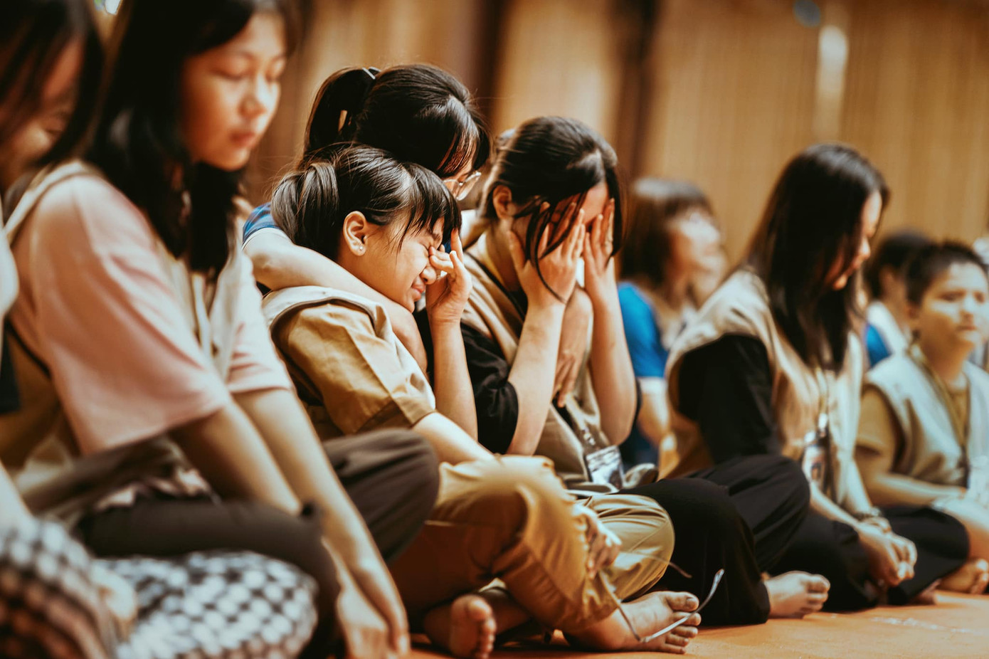 Các tu sinh rưng rưng ngày chia tay.