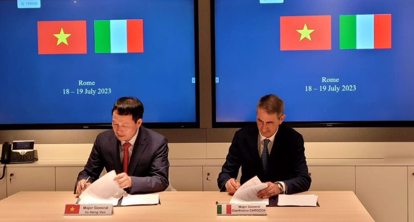 “Hai bên ký xác nhận dự thảo Hiệp định và Biên bản ghi nhớ”. “Hai bên ký xác nhận dự thảo Hiệp định và Biên bản ghi nhớ”.