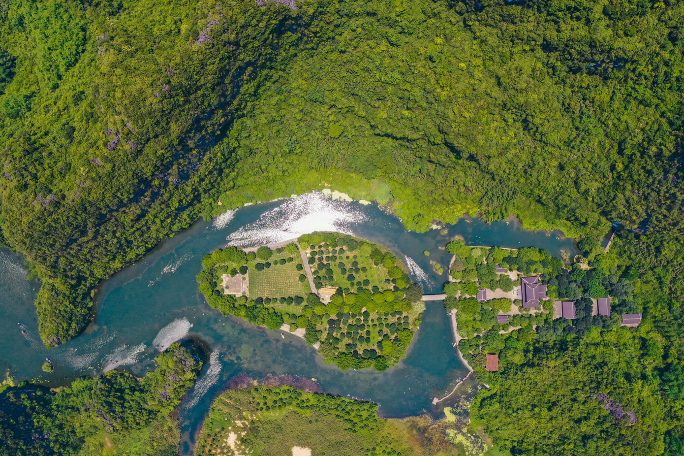 Một góc Tràng An nhìn từ trên cao. Ảnh: Phạm Nam Một góc Tràng An nhìn từ trên cao. Ảnh: Phạm Nam