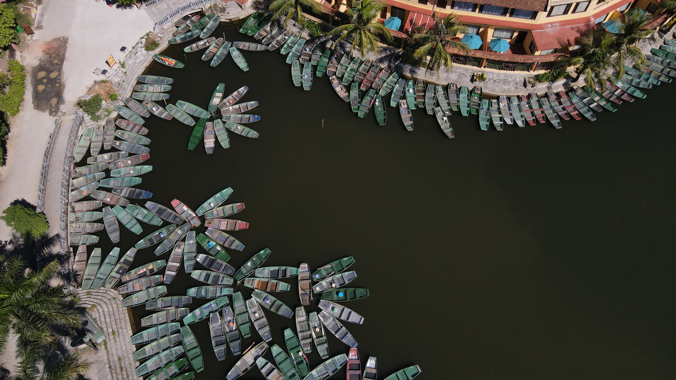 Cảnh bến đò Tam Cốc ngày đóng cửa nhìn từ trên cao. Ảnh: Đ.H Cảnh bến đò Tam Cốc ngày đóng cửa nhìn từ trên cao. Ảnh: Đ.H