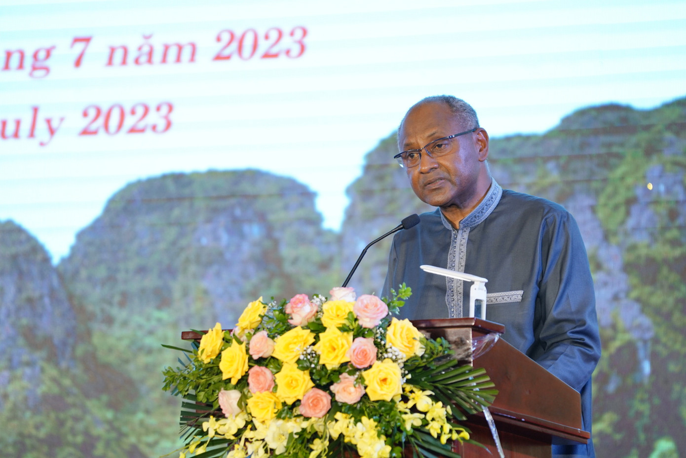 Trợ lý Tổng Giám đốc UNESCO về ưu tiên châu Phi và quan hệ đối ngoại Firmin Edouard Matoko phát biểu tại hội nghị.