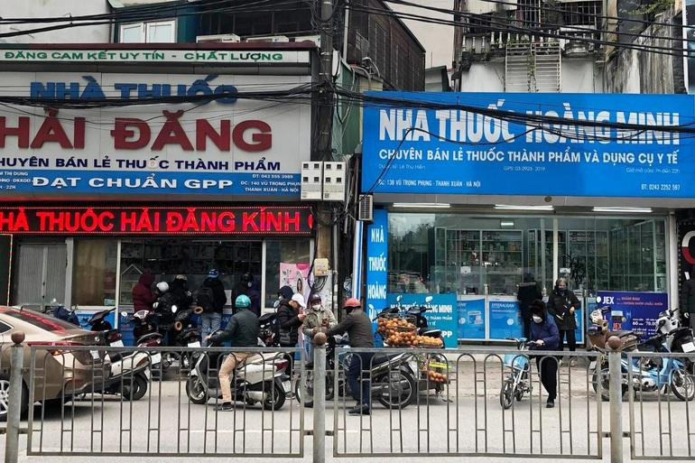 Đại dịch Covid-19 khiến cửa hàng thuốc là điểm đến "quen thuộc" nhất thời điểm này.