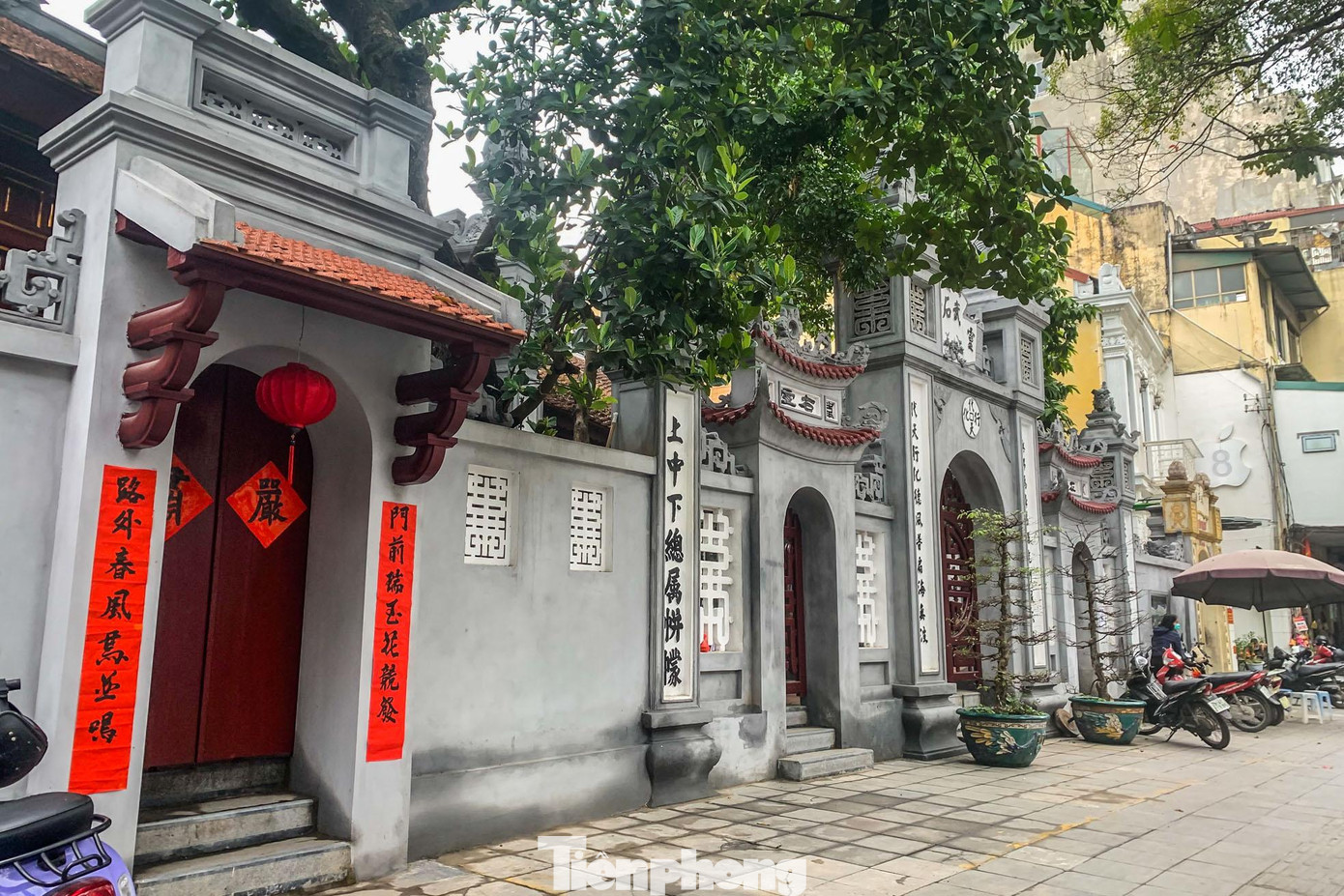 Đình, đền, chùa là những di tích mang đặc trưng của các hình thái tôn giáo khác nhau trong cộng đồng cư dân làng xã xưa nay còn giữ lại được. Với vị trí cận kề quần thể di tích xung quanh hồ Hoàn Kiếm, cụm di tích có ý nghĩa lịch sử - văn hóa nổi trội và đã được Bộ Văn hóa, Thể thao, Du lịch xếp hạng là di tích lịch sử - văn hóa cấp Quốc gia theo Quyết định số 235/QĐ-VH ngày 12/12/1986.