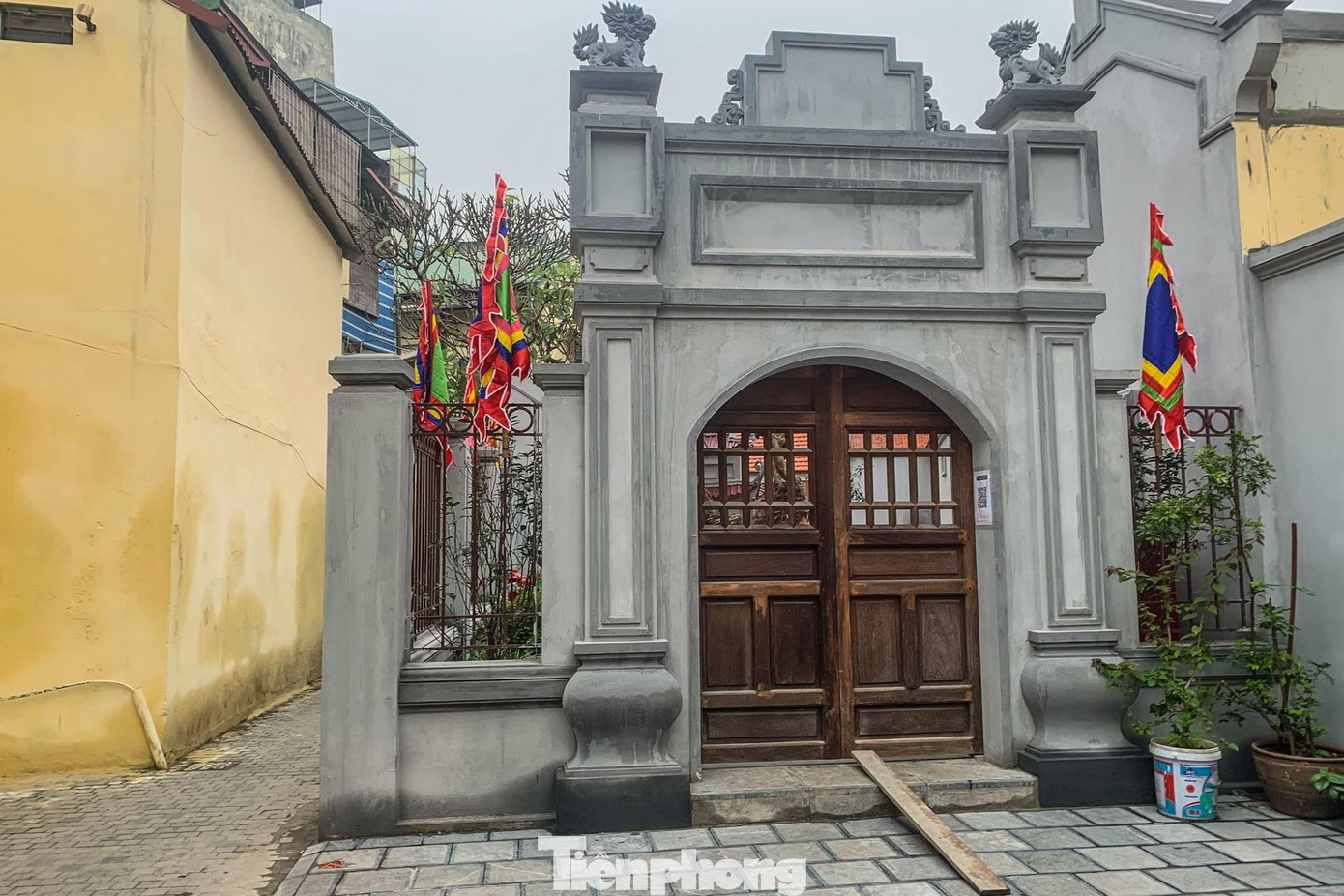 Đình Vũ Thạch có cấu trúc mặt bằng như bao ngôi đình thuộc đồng bằng Bắc bộ với cấu trúc gồm nghi môn dạng tứ trụ, đại đình có mặt bằng hình chữ Đinh (chuôi vồ).