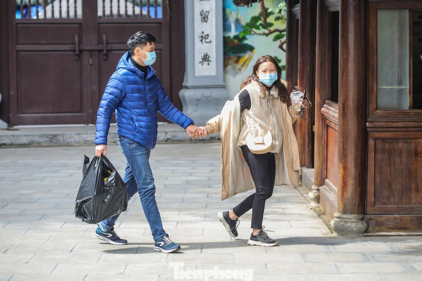 Nhiều cặp đôi chọn chùa Hà là điểm đến trong ngày lễ tình nhân Valentine hôm nay. Nhiều cặp đôi chọn chùa Hà là điểm đến trong ngày lễ tình nhân Valentine hôm nay.