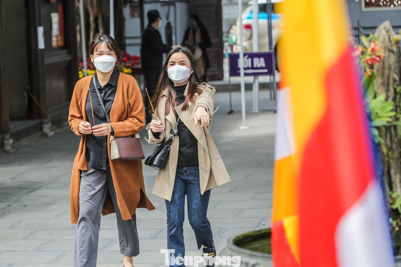 Chùa Hà nổi tiếng là nơi cầu duyên ứng nghiệm nên nhiều bạn trẻ sắm lễ dâng vào chùa với mong muốn tìm được mối duyên ưng ý. Chùa Hà nổi tiếng là nơi cầu duyên ứng nghiệm nên nhiều bạn trẻ sắm lễ dâng vào chùa với mong muốn tìm được mối duyên ưng ý.