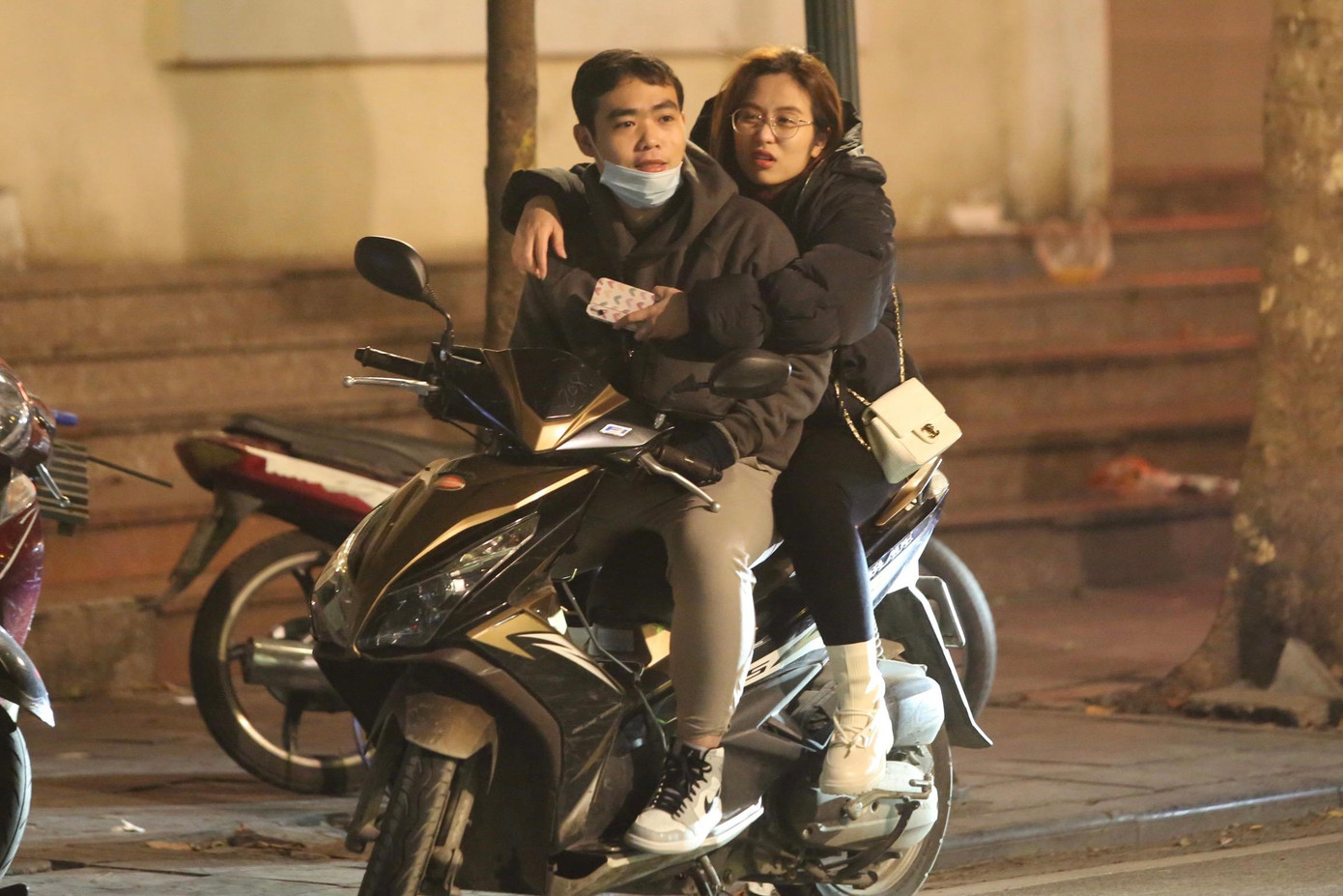 Những hình ảnh ấm áp trong đêm giao thừa. Những hình ảnh ấm áp trong đêm giao thừa.