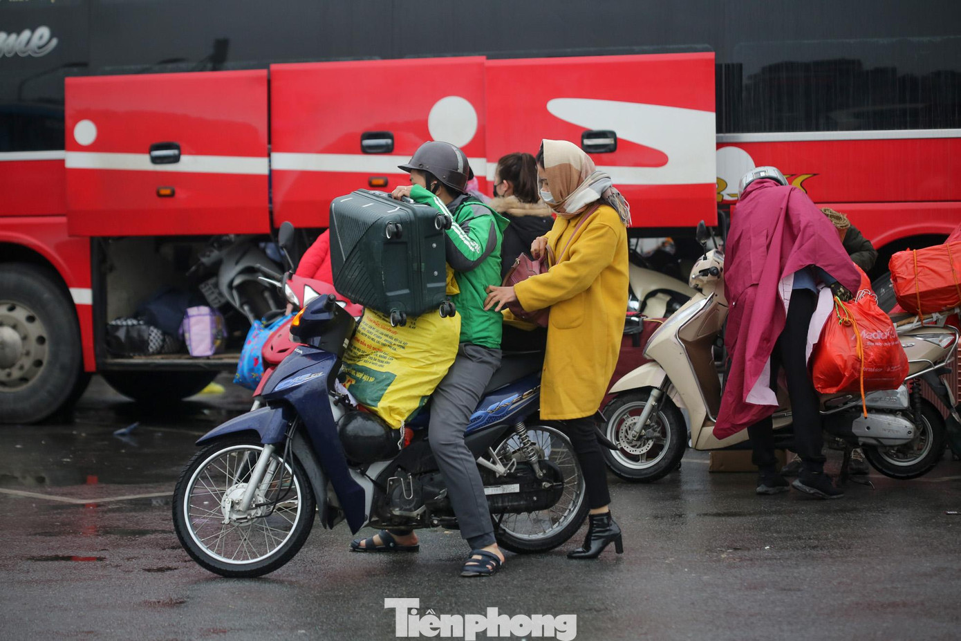 Lượng xe khách ra, vào Hà Nội chỉ bằng 20% so với những năm trước khi chưa có dịch COVID-19.