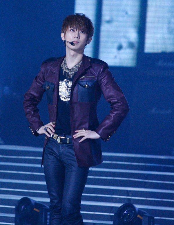 BEAST là nghệ sĩ đầu tiên biểu diễn