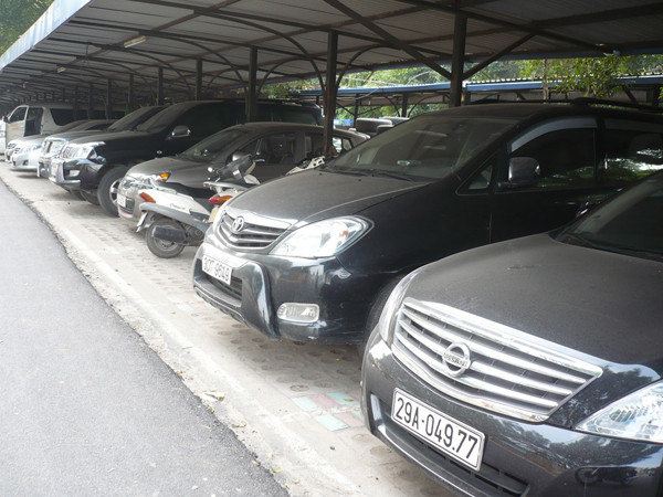 Các điểm đỗ của Hà Nội hiện mới đáp ứng được 10% nhu cầu. Ảnh: Trọng Đảng