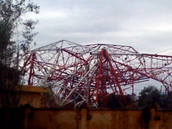 Hiện trường cột tháp truyền hình bị đổ