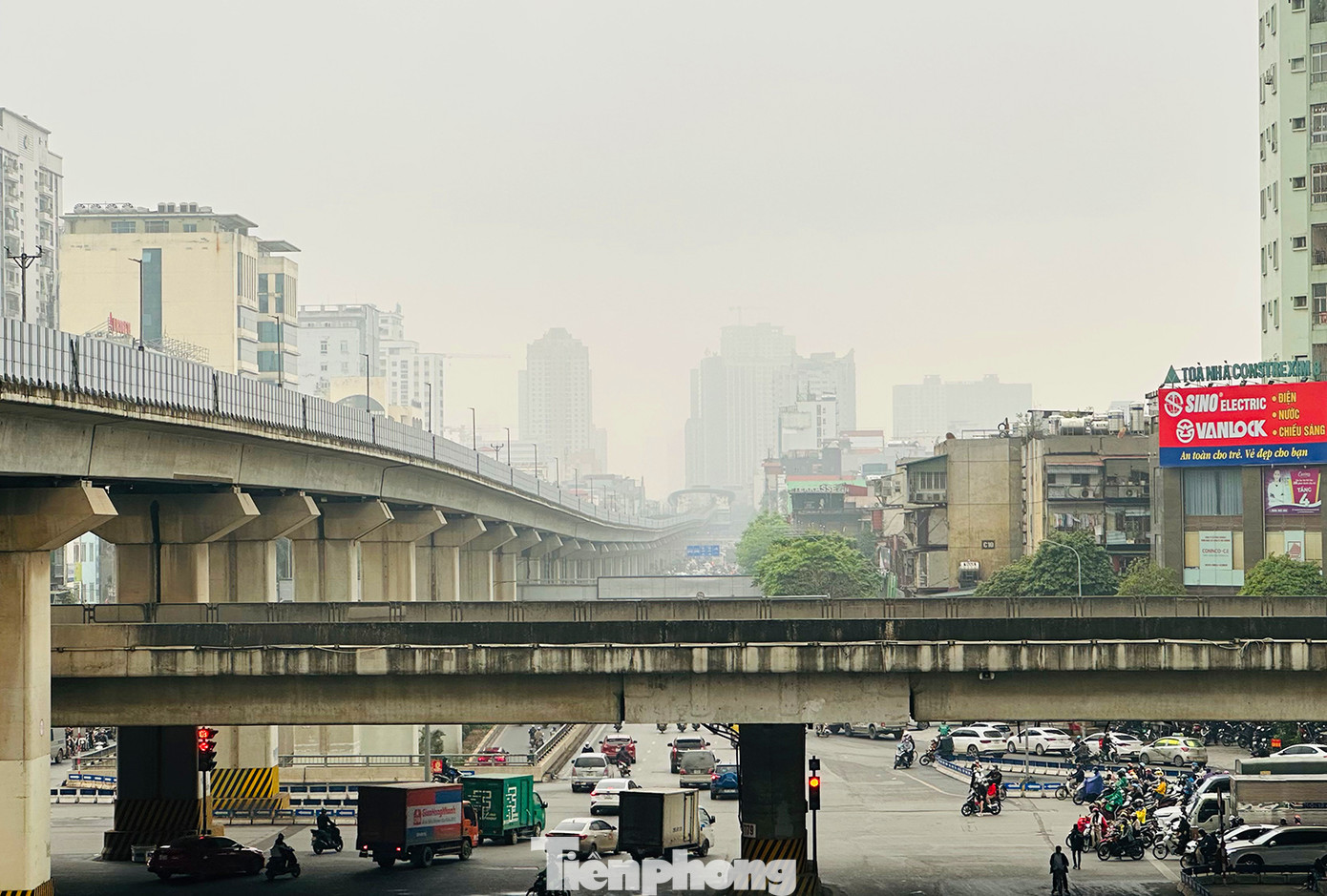 Ngã tư Khuất Duy Tiến-Nguyễn Trãi hướng đi Hà Đông.