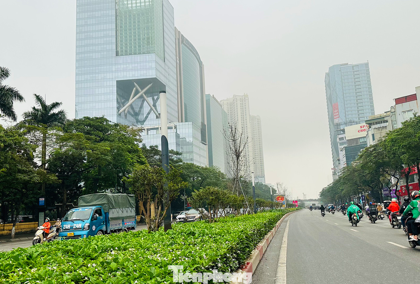 Trên đường Trần Duy Hưng.