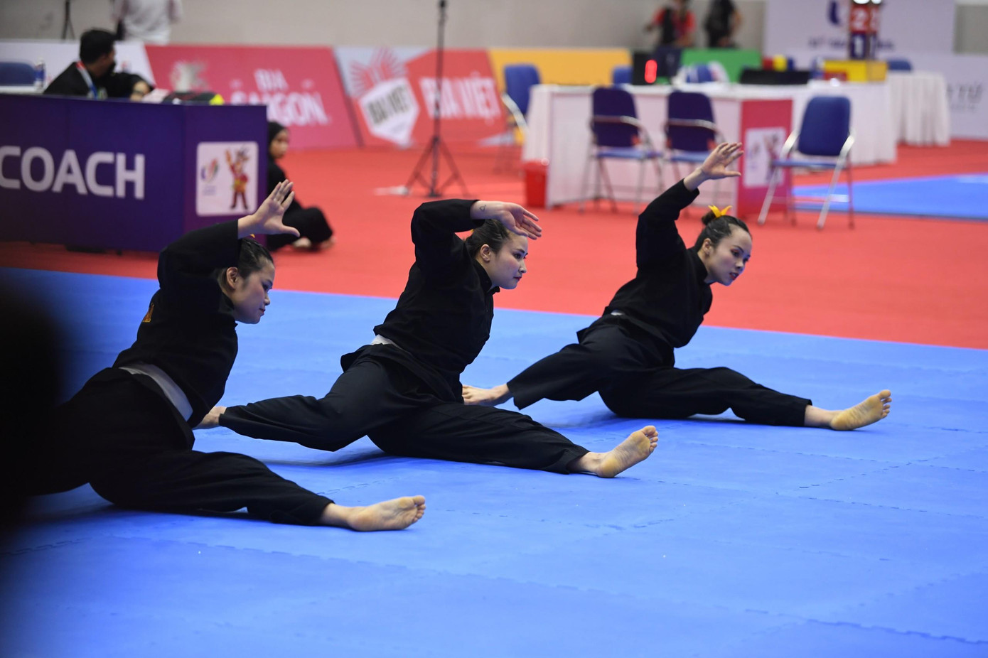 Các trọng tài chấm 9,965 điểm cho 3 vận động viên Việt Nam, trong khi các vận động viên Brunei chỉ giành được 9,915 điểm.