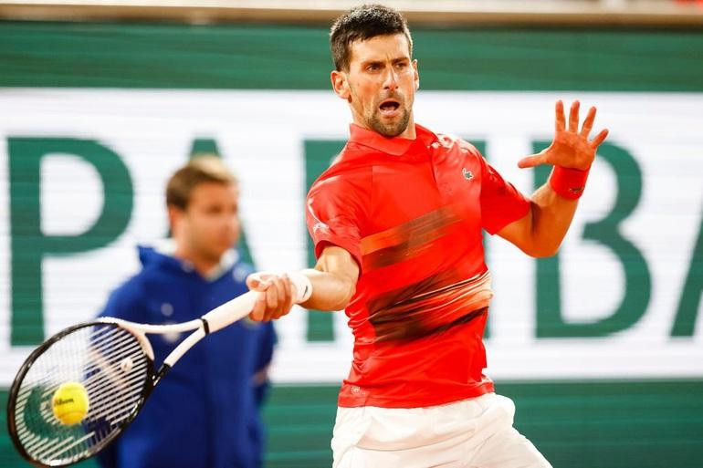 Djokovic thắng nhanh trận ra quân
