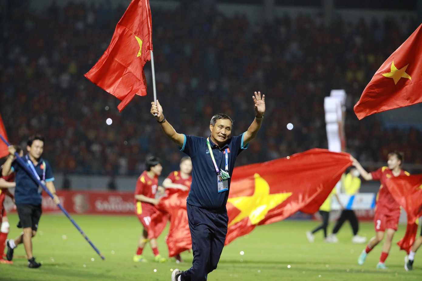 Trong kỳ SEA Games có thể là cuối cùng của sự nghiệp, HLV Mai Đức Chung được hưởng niềm vui chiến thắng. Đây là HCV SEA Games thứ năm trong sự nghiệp của ông, và thứ ba liên tiếp.