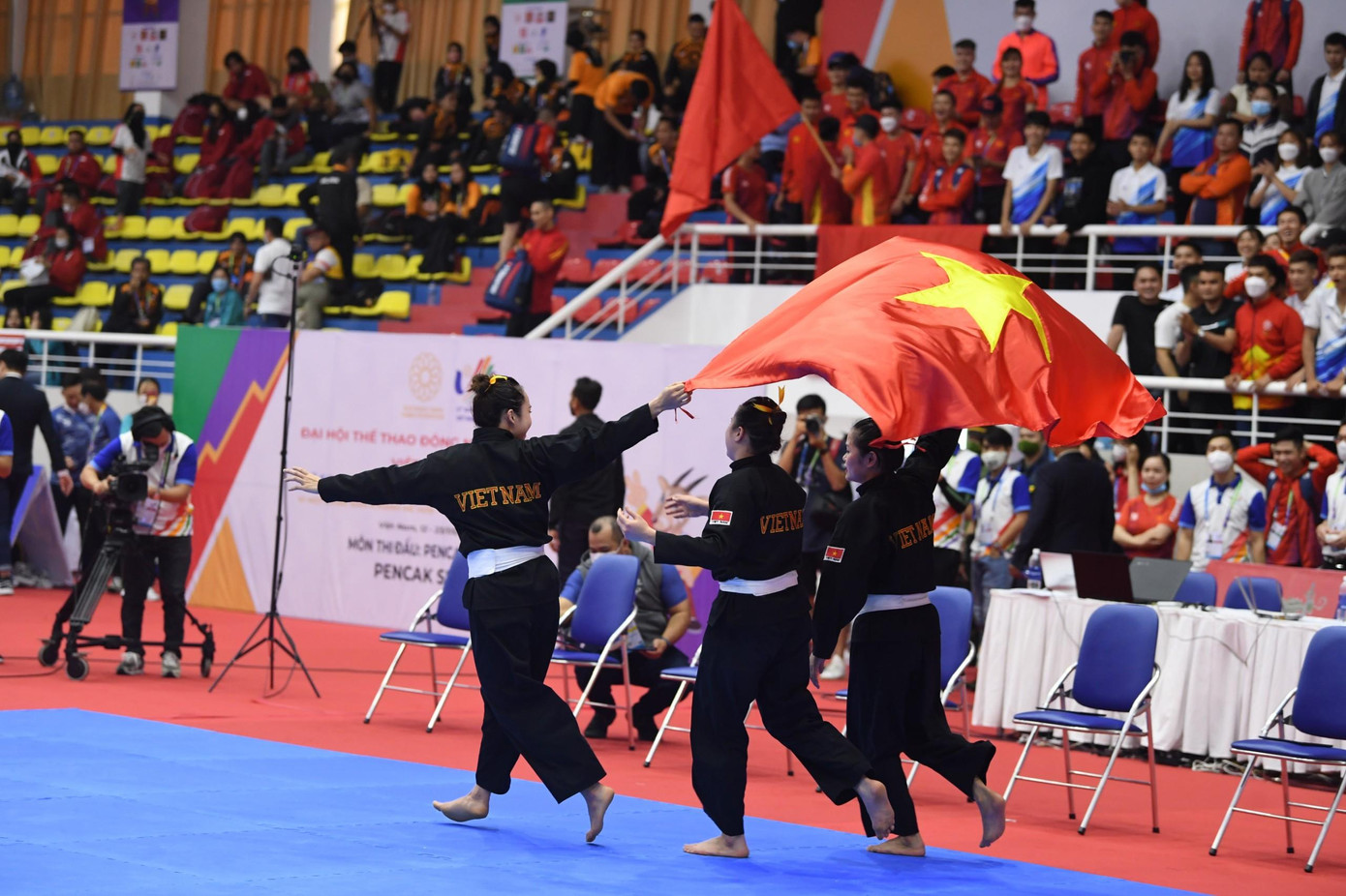 Bên cạnh HCV, đội tuyển quốc gia pencak silat Việt Nam còn giành được 1 HCB và 3 HCĐ trong 6 nội dung trong ngày thi đấu hôm nay.
