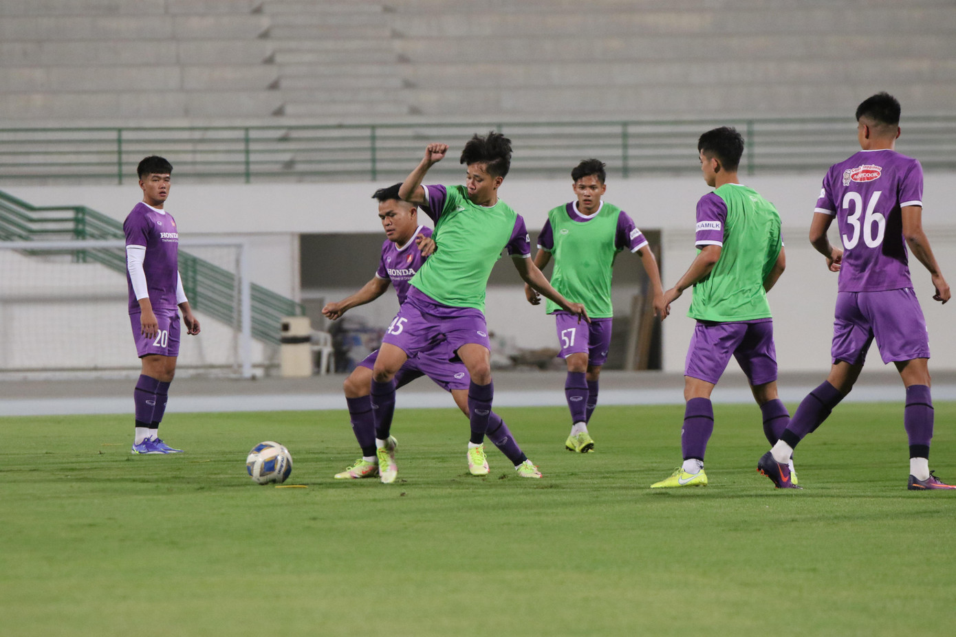 Lối chơi mà tân HLV trưởng Gong Oh-kyun đang áp dụng cho ĐT U23 Việt Nam đòi hỏi các cầu thủ phải có khả năng triển khai bóng rất nhanh và liên tục di chuyển với tốc độ cao.